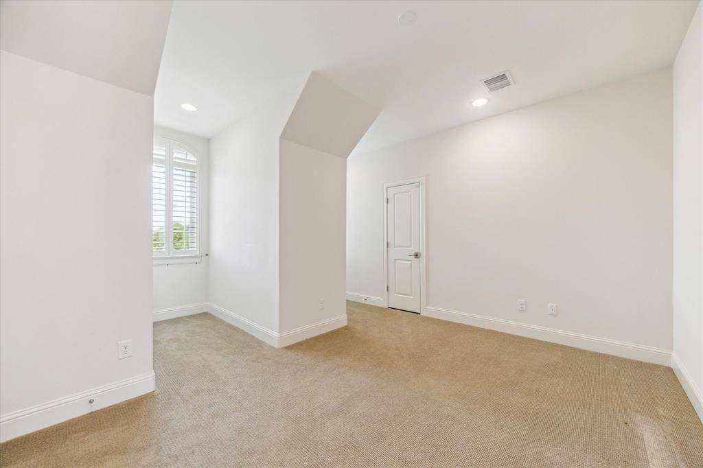 4th Bedroom, 3rd Floor