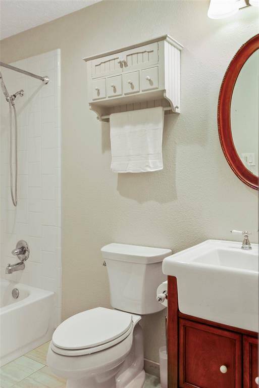 Hall Bathroom.