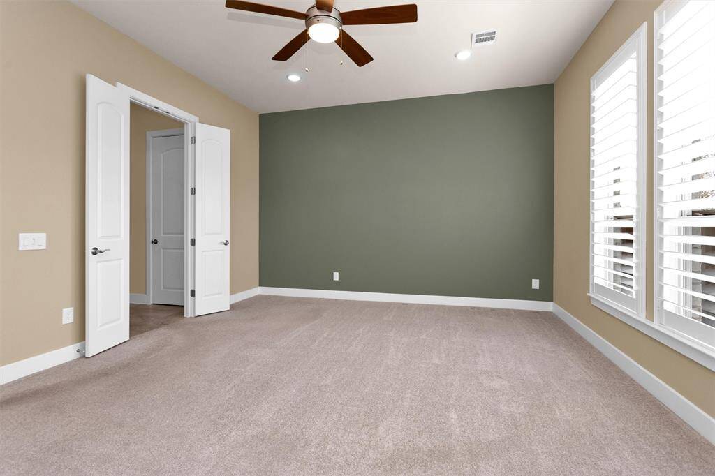 Secondary bedroom that can be used as an office or guest room.