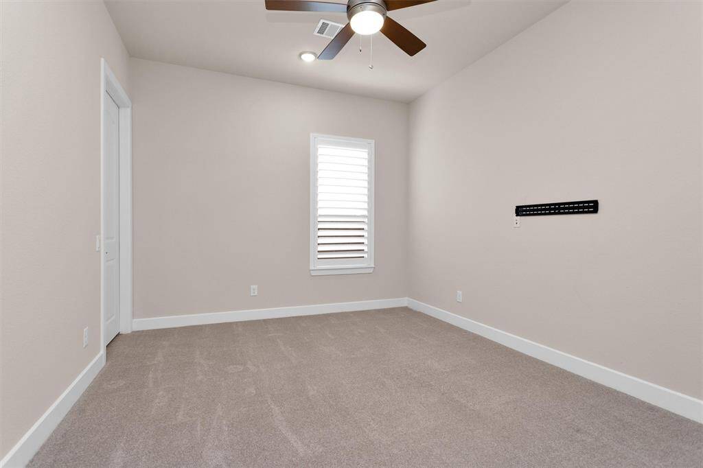 Secondary bedroom that can be used as an office or guest room.