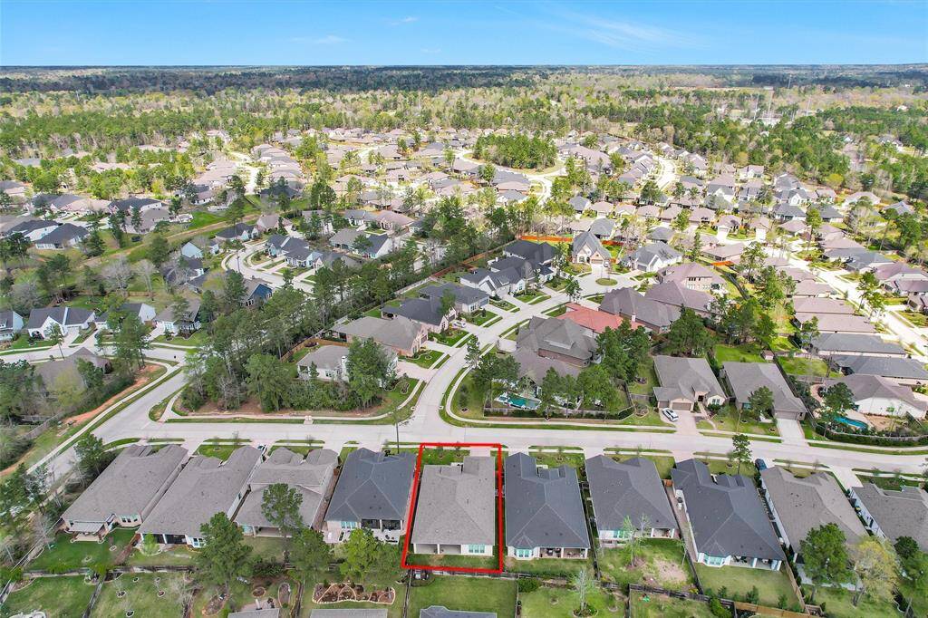 Situated in Montgomery, Texas, Bonterra at Woodforest provides a tranquil setting while being conveniently close to shopping, dining, and cultural attractions. The community's location offers easy access to the greater Houston area, making it both a peaceful retreat and a gateway to urban amenities.