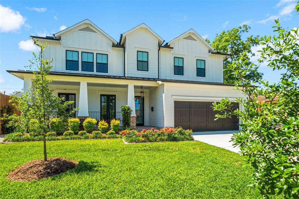 Welcome to 1221 Lamonte, built by Wood Custom Homes & zoned to Oak Forest Elementary.