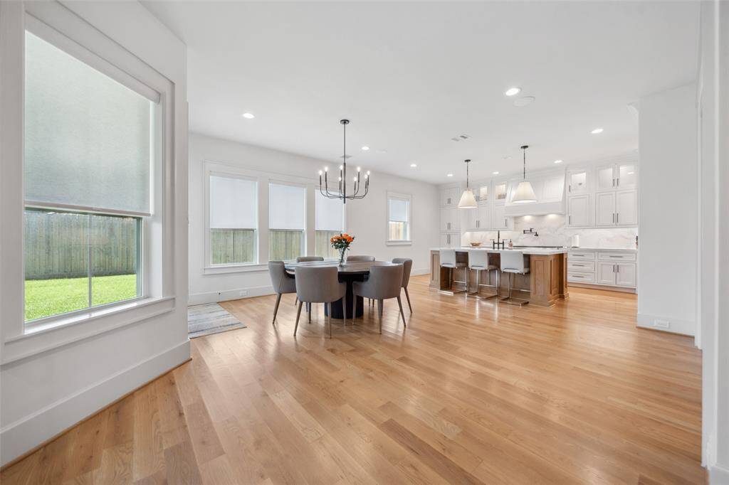 Breakfast area is placed in an open area w/ abundant natural light.