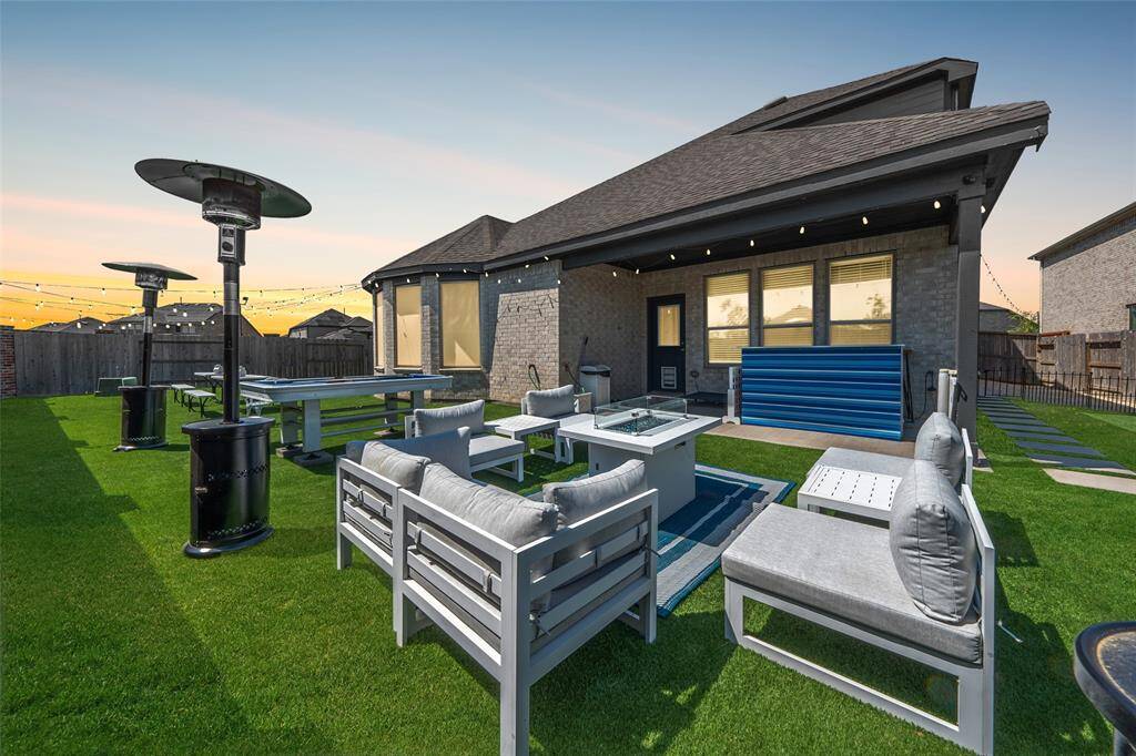 Big backyard retreat with no backyard neighbors, perfect for quiet mornings and private gatherings.