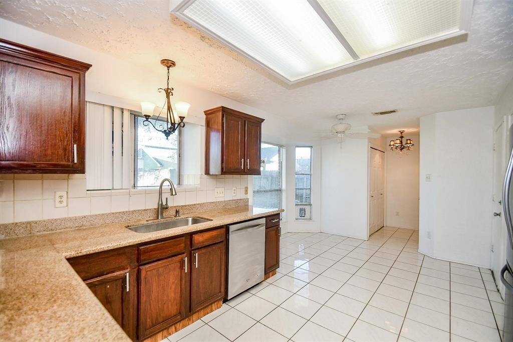 Stainless steel dishwasher included