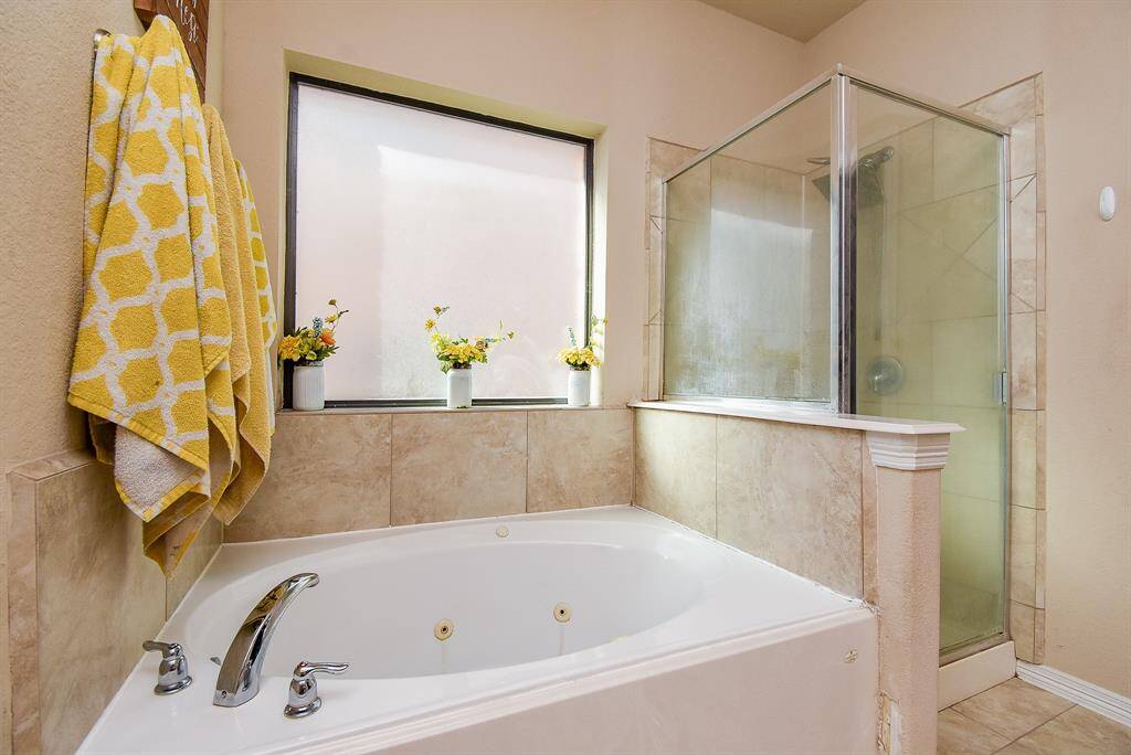 Jetted tub!