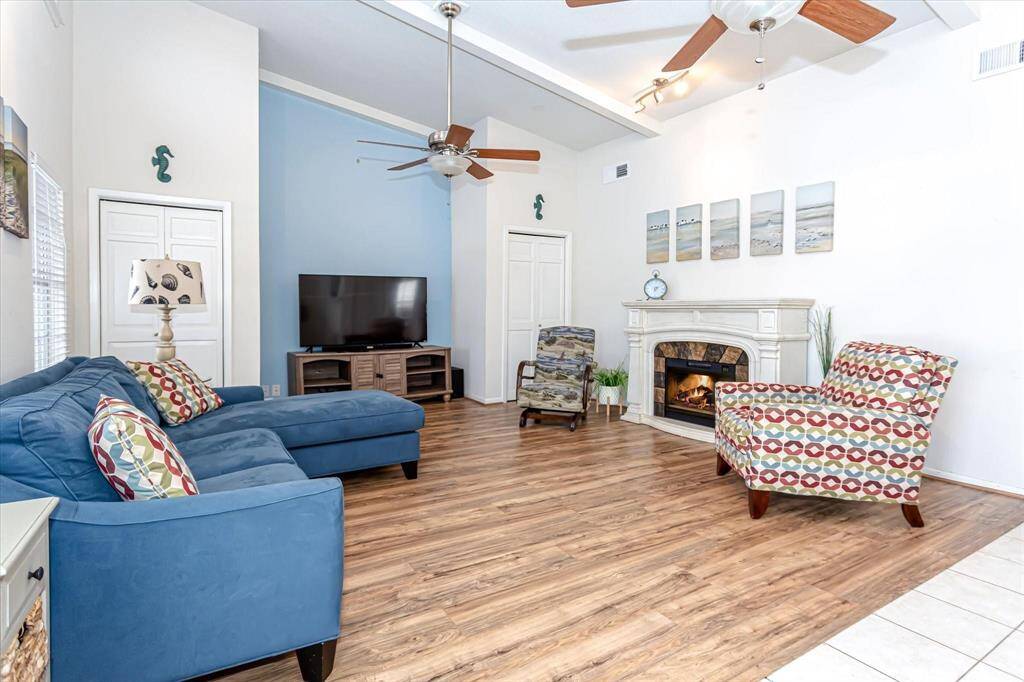 Living room pic from 2022