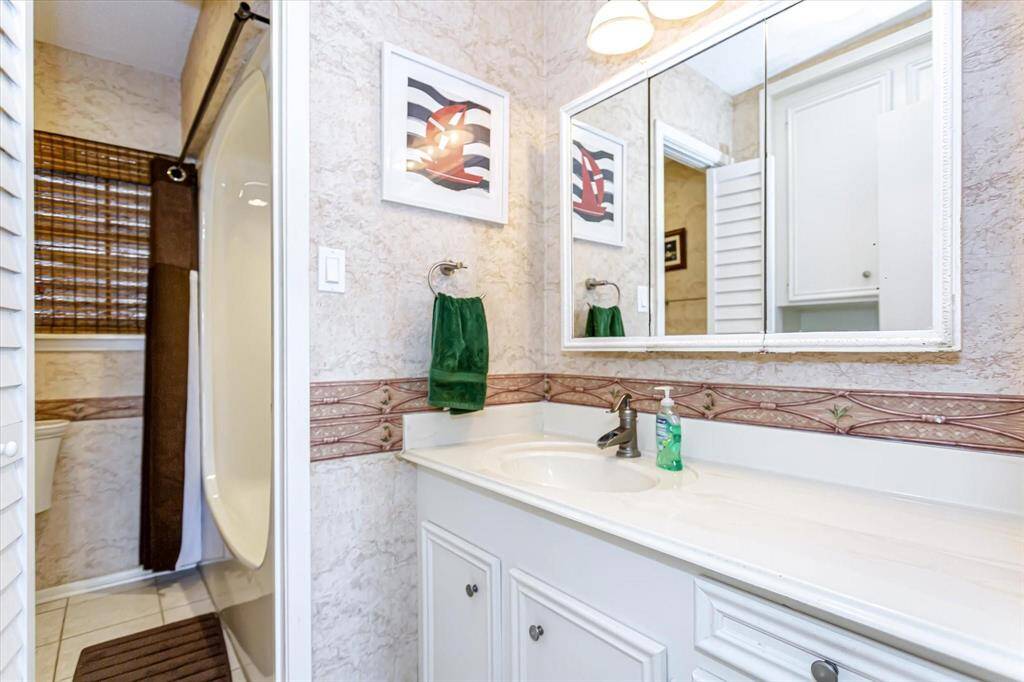 Primary bath pic from 2022