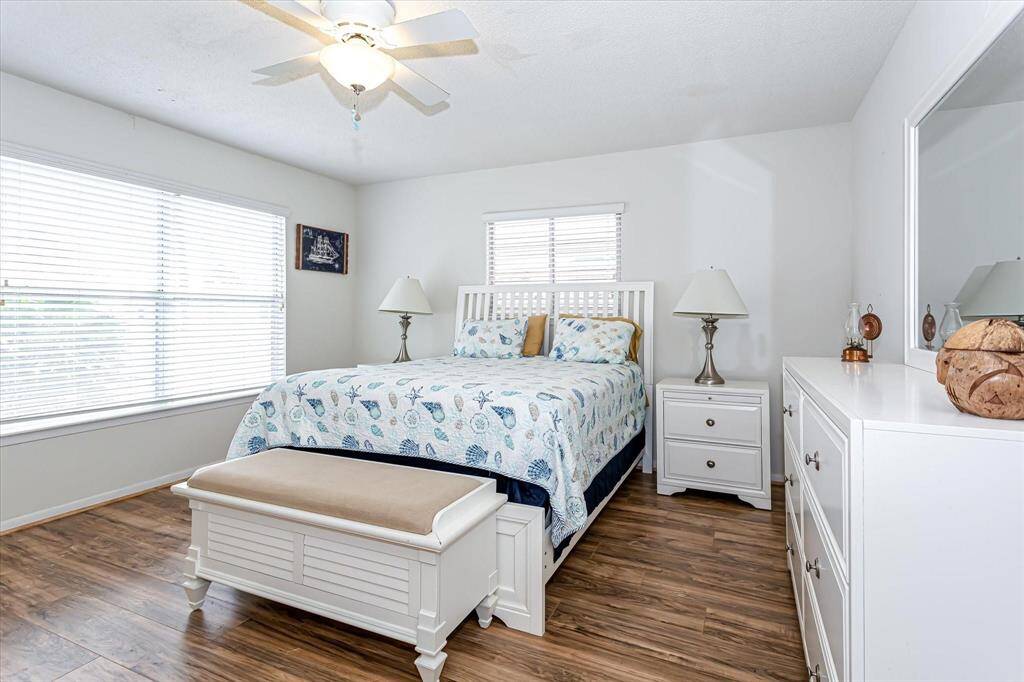 Right side bedroom pic from 2022