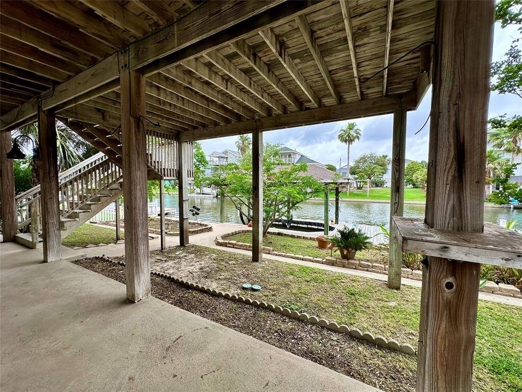 Right on the canal with covered boatslip