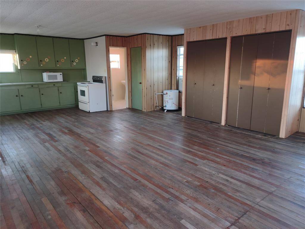 Large double closet for storage, clothes and all your fishing gear!