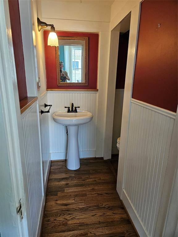 1/2 bath downstairs