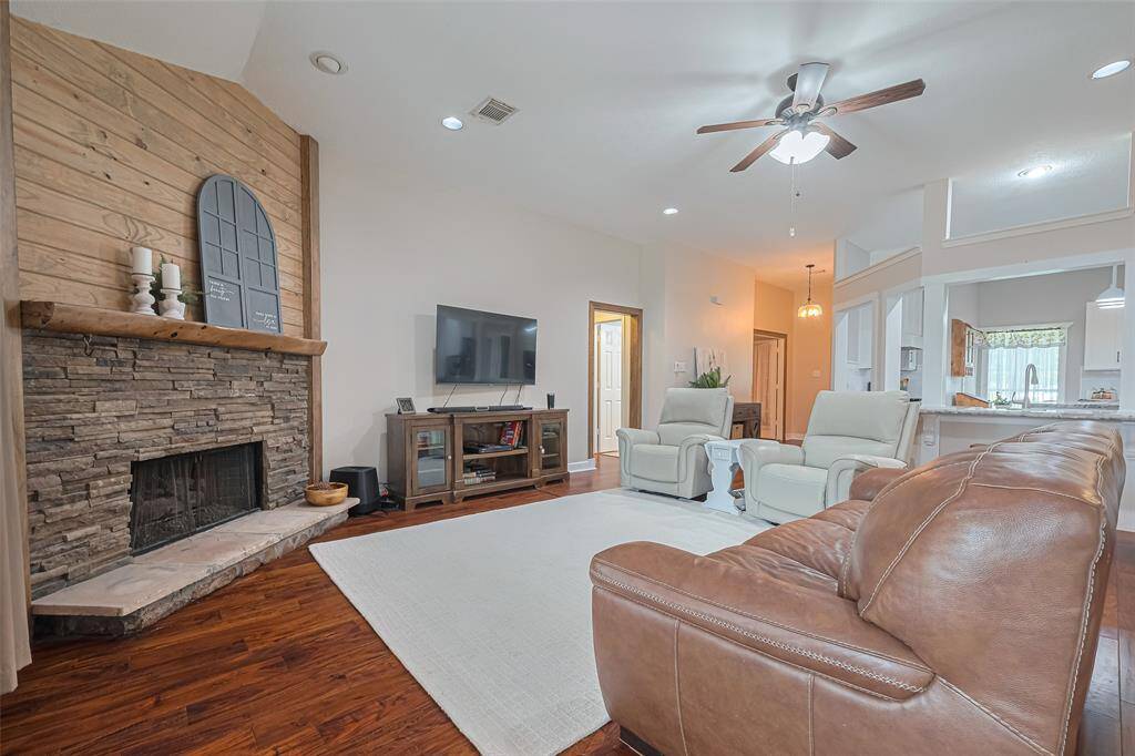 Light and bright living room - oversized rug shows the amount of space here!