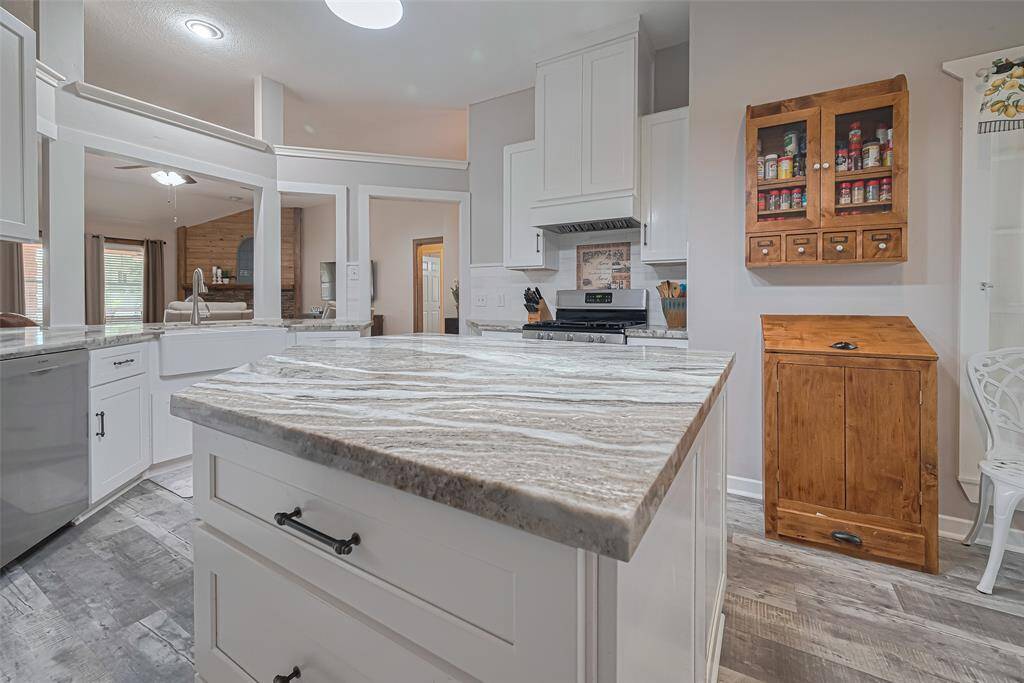 Beautiful updated island kitchen
