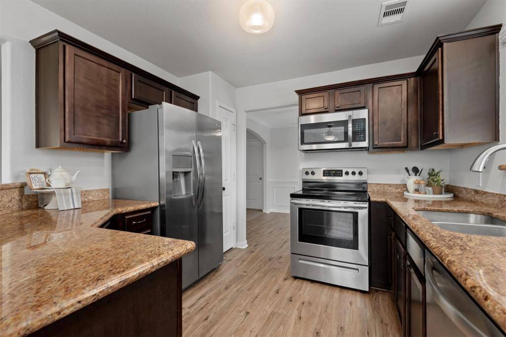 Ample cabinetry and gorgeous granite countertops.