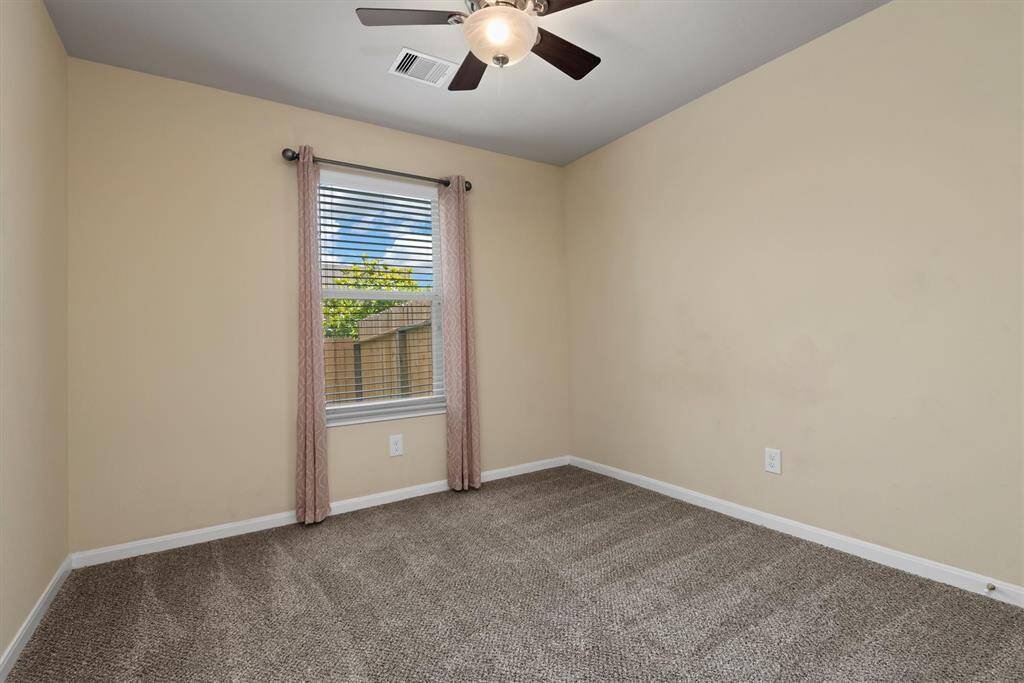 Cozy secondary bedroom with ceiling fan.