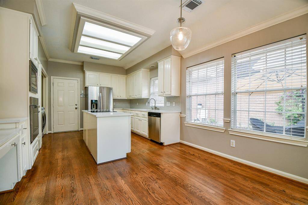 Light and bright kitchen with adjoining breakfast area and access to backyard/pool/spa through newer sliding glass doors.
