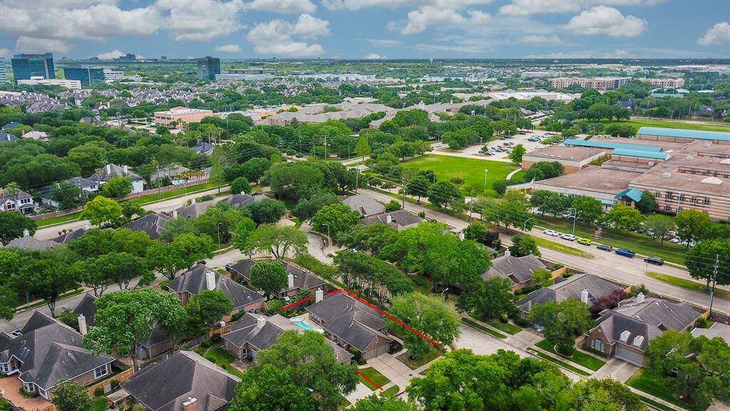 Great location, located near shopping, dining and close commute to schools.