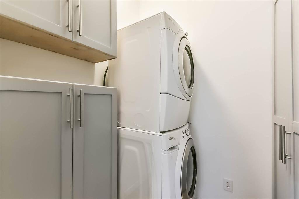 Full size washer/dryer included!