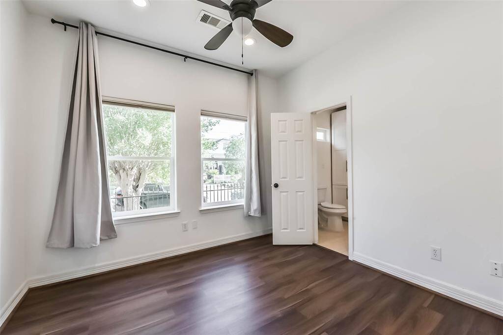 Primary bedroom w/ ensuite bathroom!