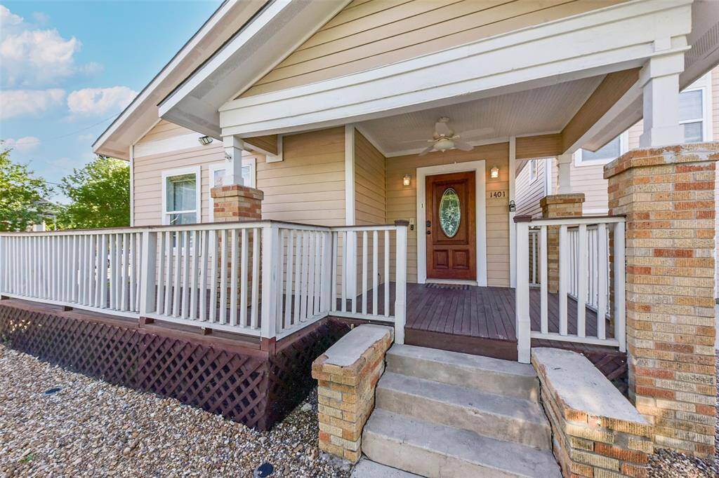 Oversized front porch!