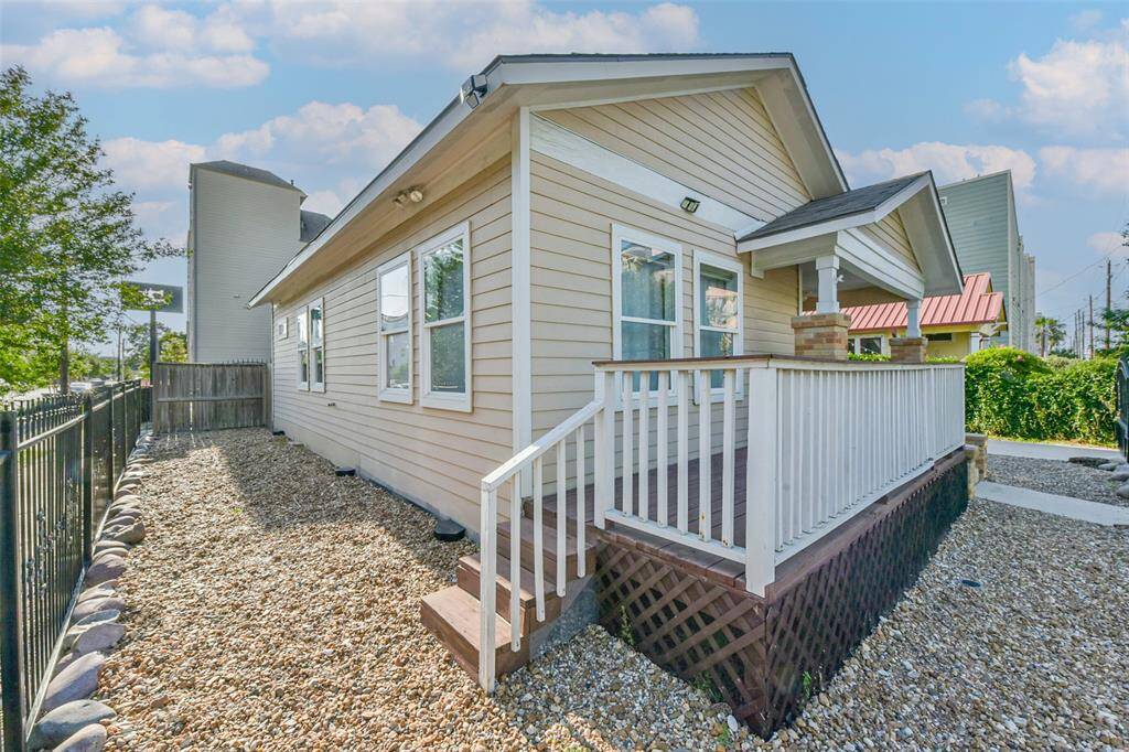 Side yard space!