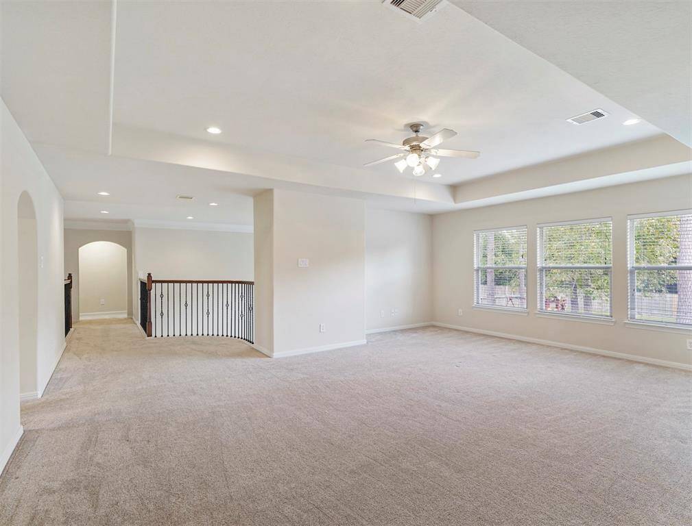 Large upstairs game room!