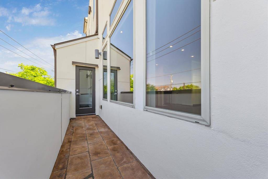 Private balcony, ideal for enjoying your morning coffee while taking in views