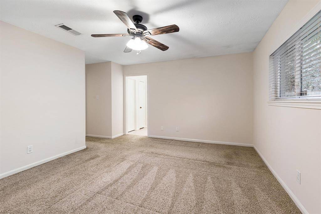 Primary bed room