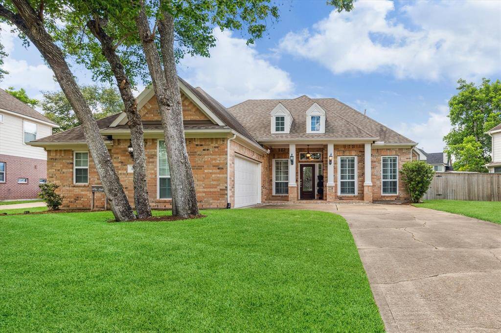 BEAUTIFUL HOME LOCATED IN THE HIGHLY SOUGHT-AFTER GREATWOOD BROOKS MILL COMMUNITY! THIS 4-BEDROOM, 2.5-BATH HOME BOASTS A WELL-MAINTAINED EXTERIOR WITH LOVELY FRONT YARD.