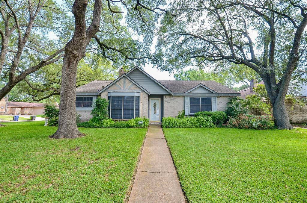 Inviting curb appeal.