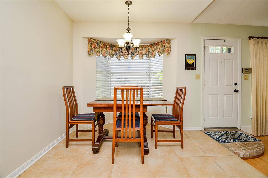Breakfast room.