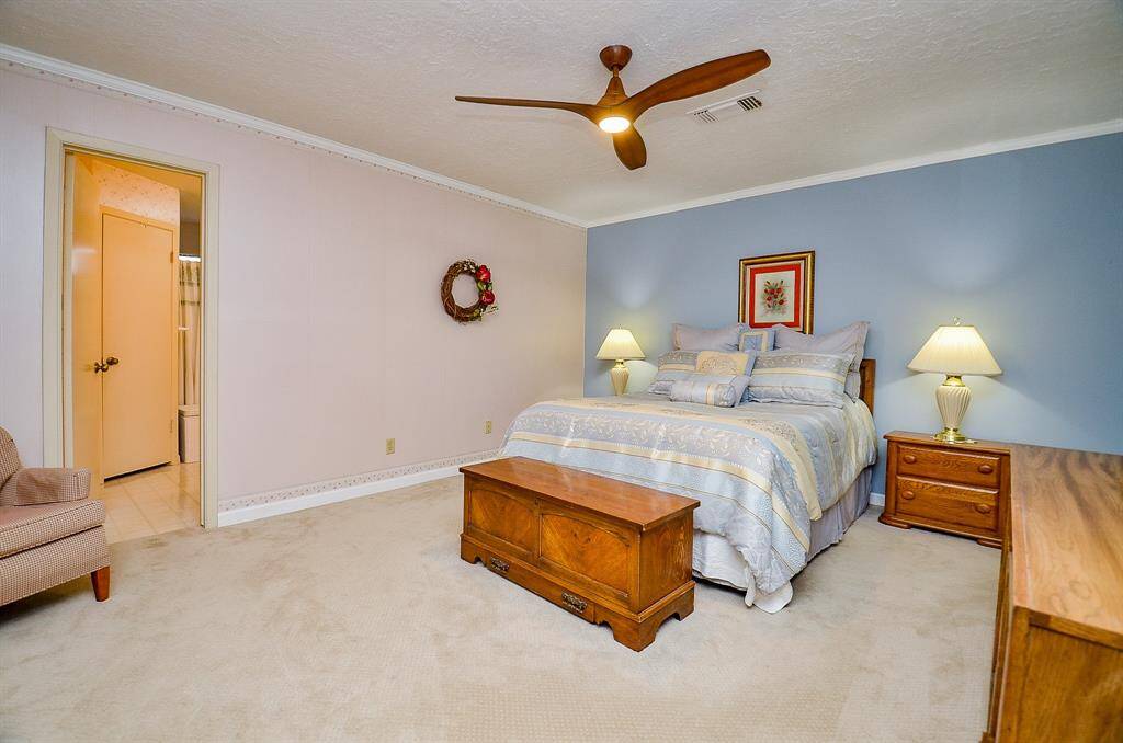 Spacious primary bedroom.