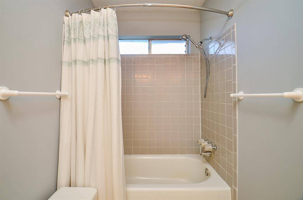 Primary shower/tub