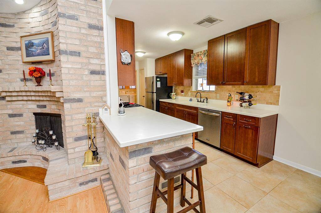 View from the  breakfast table area towards the kitchen.