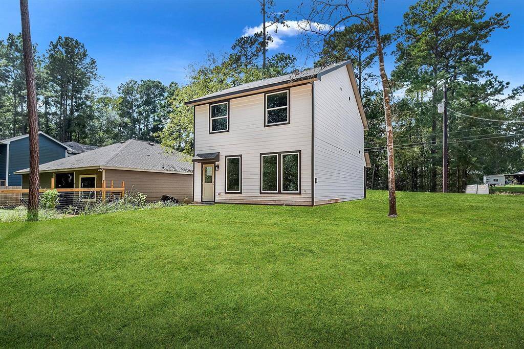Large spacious backyard overlooking national forest.