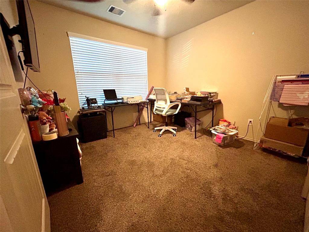 fourth bedroom with closet