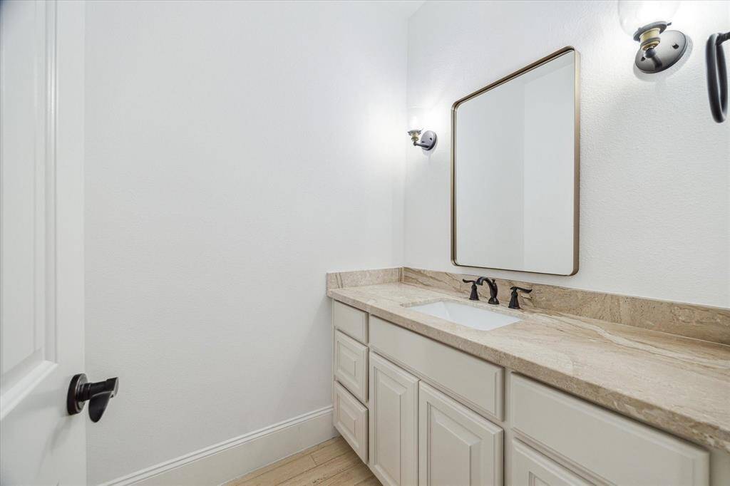 En-suite bath for an upstairs bedroom.