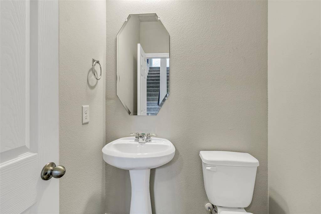Note: Sample product photo. Actual exterior and interior selections may vary by homesite. Photo may be virtually staged