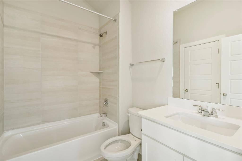 Photo is not of the actual home but is an inspirational photo of builder’s model home and may depict options, furnishings, and/or decorator features that are not included.