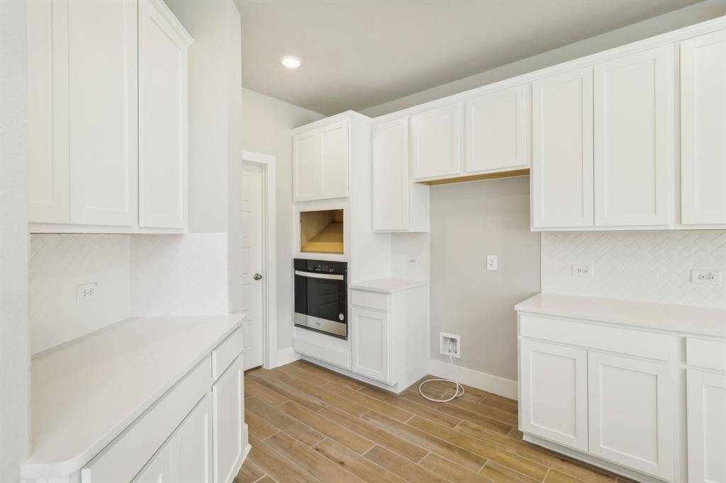 Photo is not of the actual home but is an inspirational photo of builder’s model home and may depict options, furnishings, and/or decorator features that are not included.