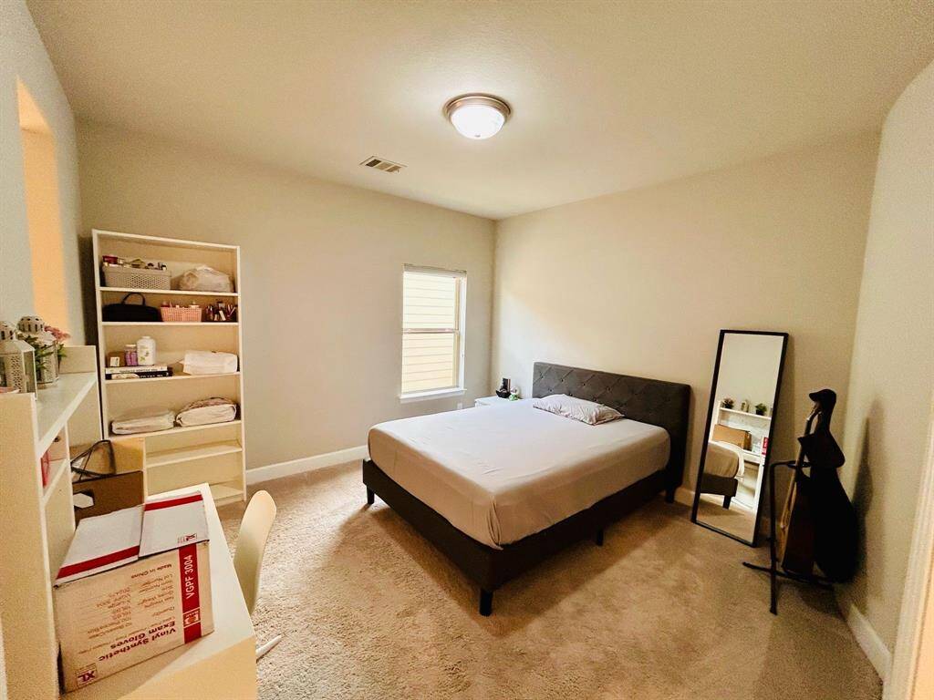 Secondary bedroom