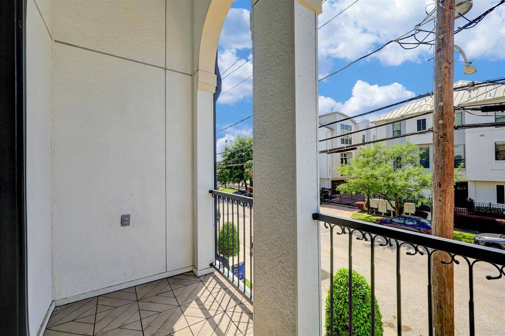2nd floor balcony