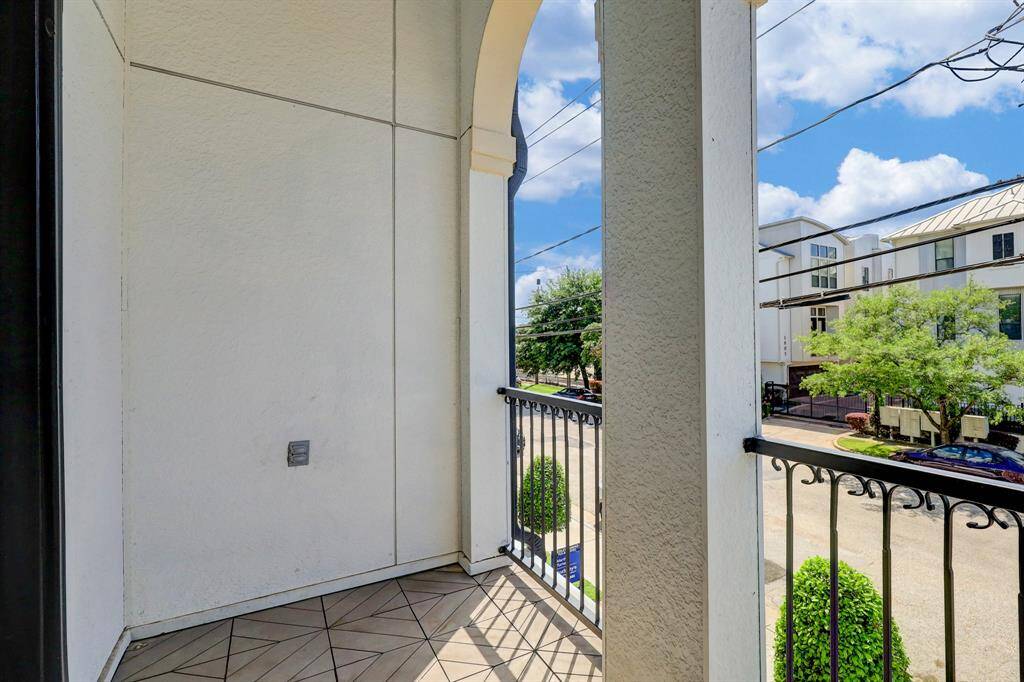 2nd floor balcony