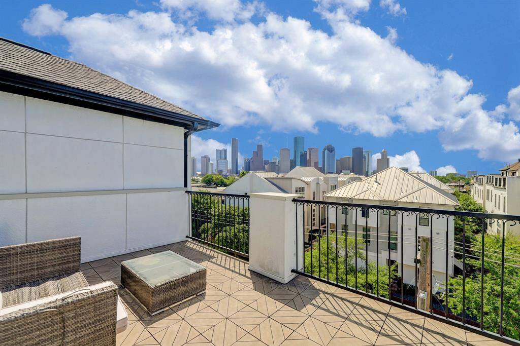 4th floor rooftop deck with gas connection for a grill. Perfect for entertaining and overlooking downtown