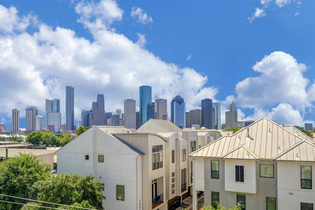 Downtown views from 4th floor rooftop deck