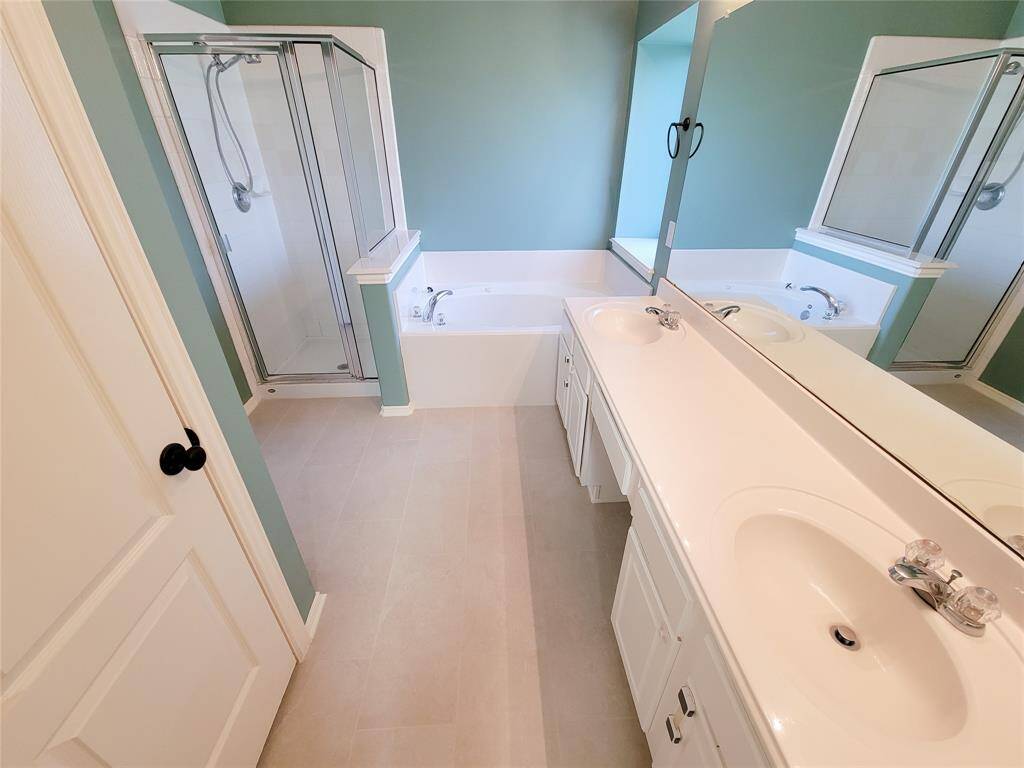 secondary bathroom