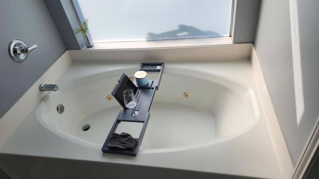 Tub in primary primary bathroom