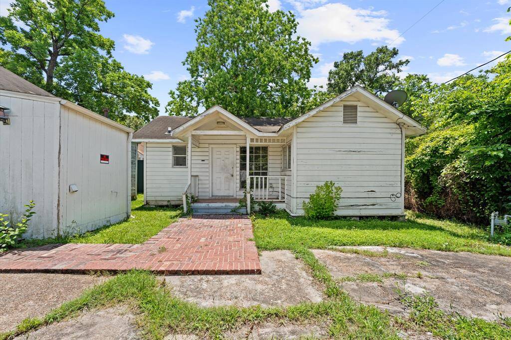 This house has 2 beds and 1 bath