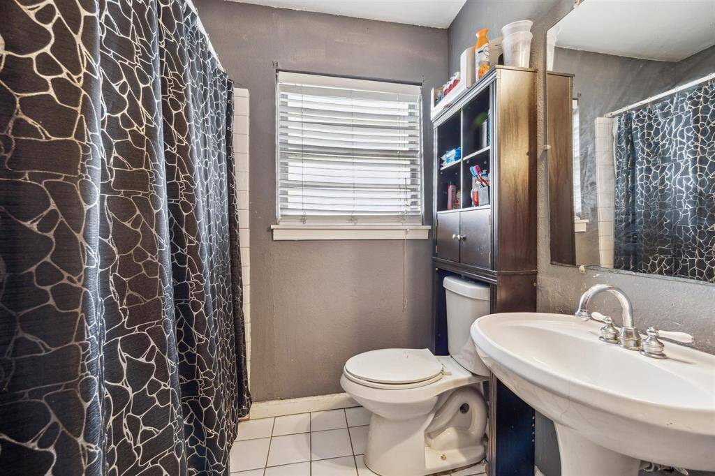 Tidy bathroom with a practical layout.